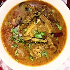 A picture of Mashkalia or urad dal gosht.