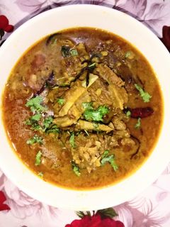 A picture of Mashkalia or urad dal gosht.
