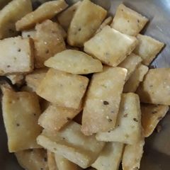 A picture of Namak Pare.