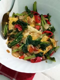 Foto resep Tumis Sawi Hijau Telur Ceplok (Otodidak)