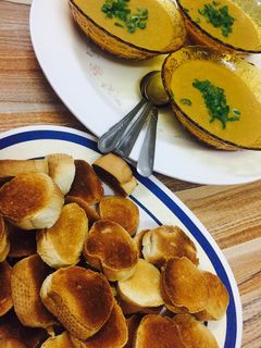 صورة لوصفة شوربه البطاطس بدجاج والكريمه