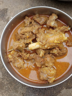 ஆட்டுக் கறி குழம்பு(mutton kulambu recipe in tamil) செய்முறை முக்கிய புகைப்படம்