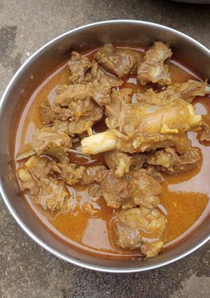 ஆட்டுக் கறி குழம்பு(mutton kulambu recipe in tamil) செய்முறை முக்கிய புகைப்படம்