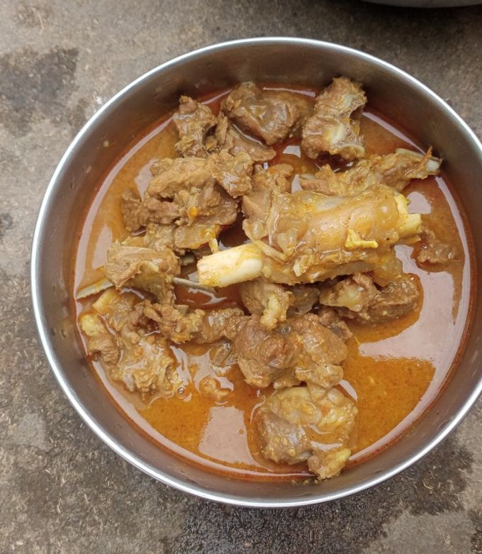ஆட்டுக் கறி குழம்பு(mutton kulambu recipe in tamil) செய்முறை முக்கிய புகைப்படம்