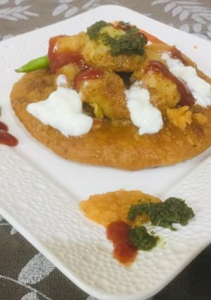 A picture of Aloo Kachori Chaat.