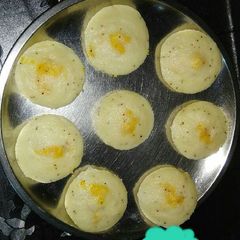 A picture of Stuffed idli.