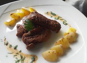 Una foto de Filete al perejil con papas rústicas 🥔🐂