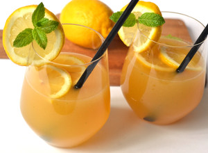 Barackos-mentás limonádé recept fotója