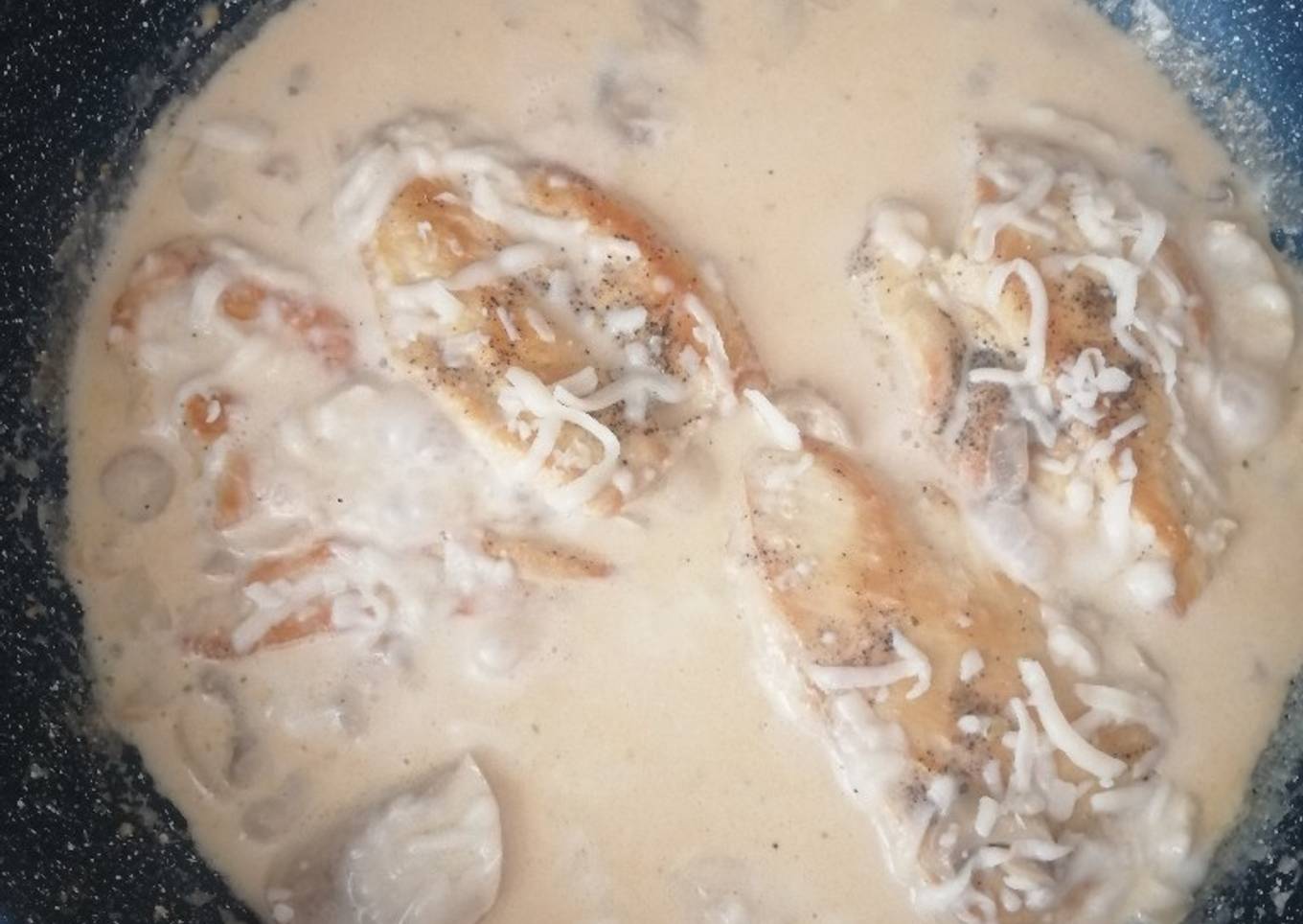 Pollo en salsa blanca