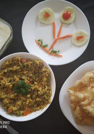 ओट्स की खिचड़ी (Oats Khichdi Recipe in Hindi) रेसिपी मुख्य फोटो