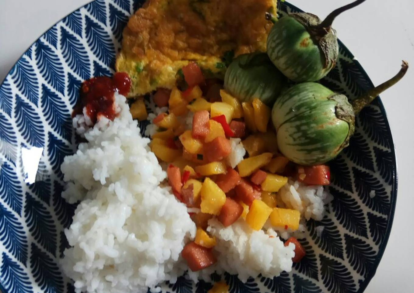 Bagaimana Menyiapkan Nasi sambel goreng kentang lalap yang Enak