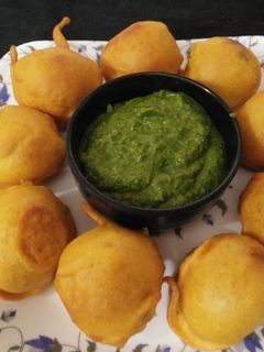 બટાકા વડા(Bataka vada recipe in Gujarati) રેસીપી મુખ્ય ફોટો