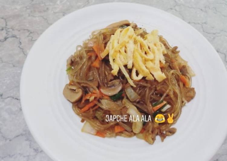 Japchae (korean stir glass noddle)