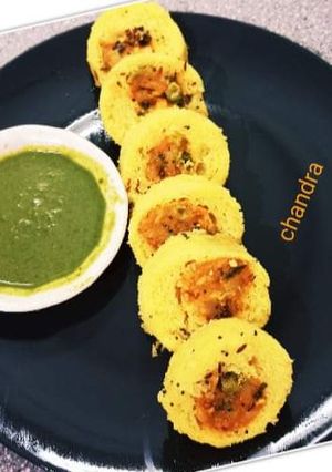 स्टफ्ड खमण ढोकला रींग्स (stuffed khaman dhokla rings recipe in Hindi) रेसिपी मुख्य फोटो