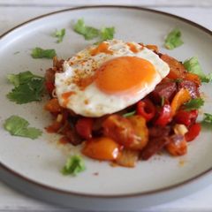 A picture of Spanish sunny side up style breakfast ☀️ 🍳 🇪🇸.