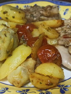Una foto de Muslo de pollo deshuesado con patatas express