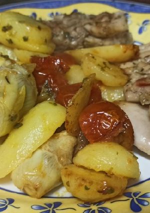 Una foto de Muslo de pollo deshuesado con patatas express
