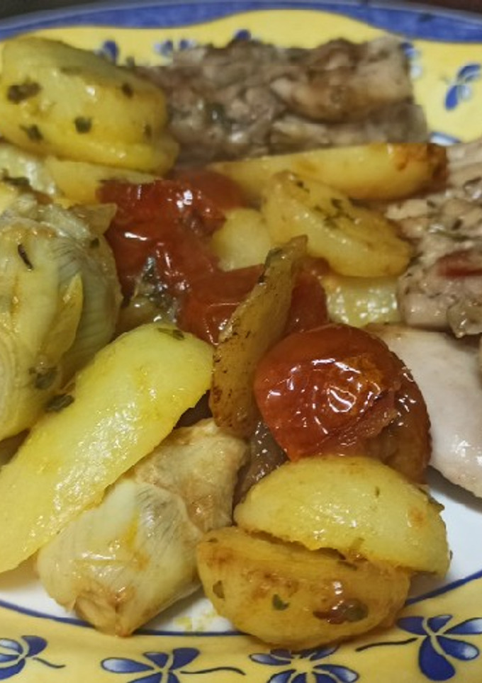 Una foto de Muslo de pollo deshuesado con patatas express