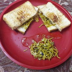 A picture of Chowmeins Sandwitch.