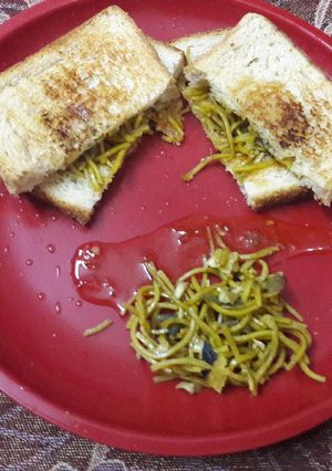 A picture of Chowmeins Sandwitch.