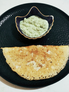 इन्स्टंट कर्ड डोसा (instant curd dosa recipe in marathi) रेसिपी चे मुख्य फोटो