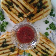 A picture of Grilled stuffed kulchs.