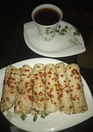 A picture of Pancake and sauce.