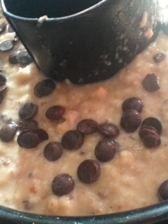 Una foto de Budín de pan con chips de chocolate y canela
