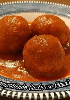 Una foto de Albóndigas de cerdo rellenas en salsa de chipotle🌺