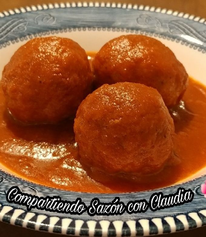 Una foto de Albóndigas de cerdo rellenas en salsa de chipotle🌺
