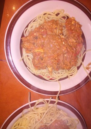 Una foto de Spaghettis con salsa vegetariana picante "loquetengoamano"