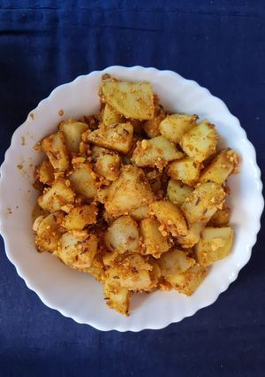जीरा आलू (Jeera Aloo recipe in hindi) रेसिपी मुख्य फोटो