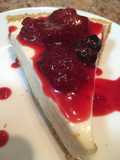 Cheesecake του 10’ με σπιτική sauce φράουλας!