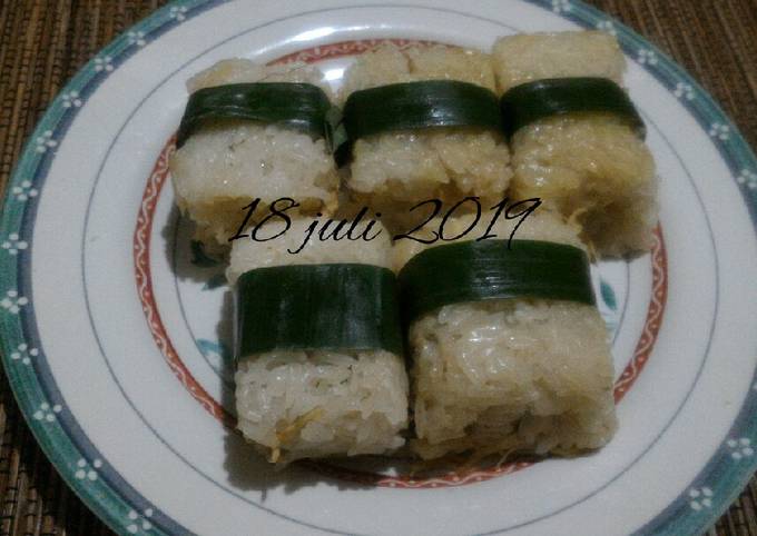 Lemper isi ayam