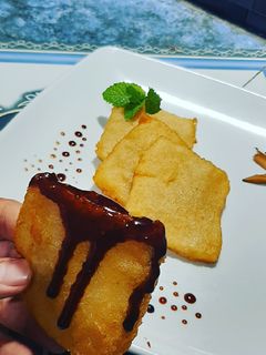Una foto de Nuégado de yuca salvadoreño