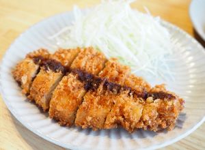 Cerdo empanado japonés | Tonkatsu Una foto de Cerdo empanado japonés | Tonkatsu