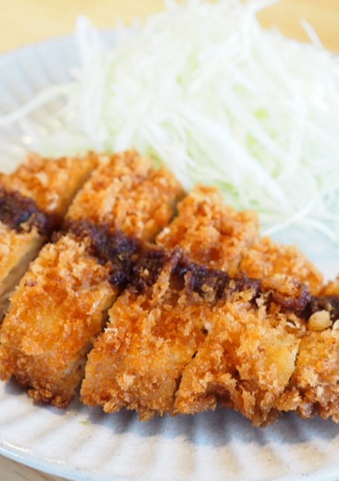 Una foto de Cerdo empanado japonés | Tonkatsu