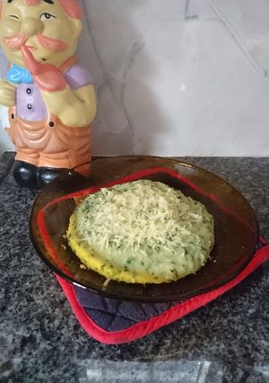 Una foto de Polenta cremosa con espinaca y queso 🌱🧀