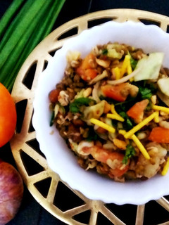 स्प्राउट सलाद चाट (sprouts salad chaat recipe in Hindi) रेसिपी मुख्य फोटो