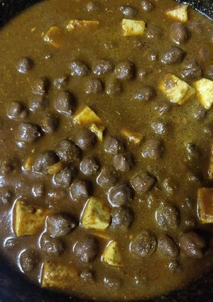 અમૃતસરી પિંડી છોલે(Amritsari pindi chhole recipe in Gujarati) રેસીપી મુખ્ય ફોટો