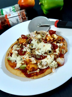 A picture of No Oven Baking paneer pizza.