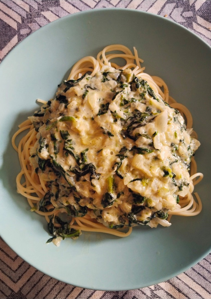 Una foto de Spaghetti con espinacas