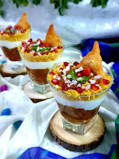 સમોસા ચાટ શોટ્સ (Samosa chat shots) રેસીપી મુખ્ય ફોટો