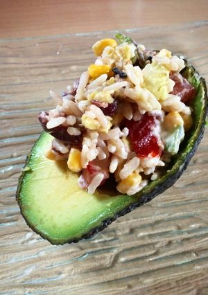 Une photo de Avocat farci salade de riz