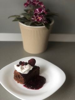 Brownie házi szederlekvárral recept fotója