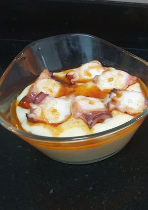 Una foto de Pulpo sobre espuma de patata🥔