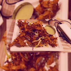 A picture of Onion and cabbage Pakory.