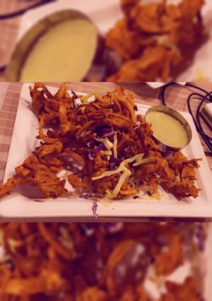A picture of Onion and cabbage Pakory.