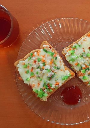ভেজিটেবলস চীজ টোস্ট (vegetable cheese toast recipe in Bengali) রেসিপির প্রধান ছবি