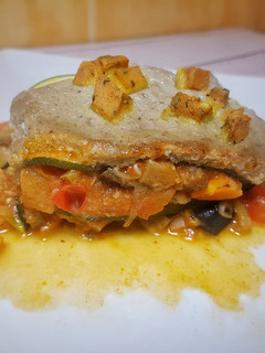 Una foto de Lasaña de calabacín y tofu birmano